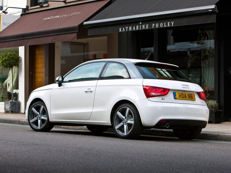  Audi A1 TDI (8X) 2010 года  (UK) (фото 9 из 29)